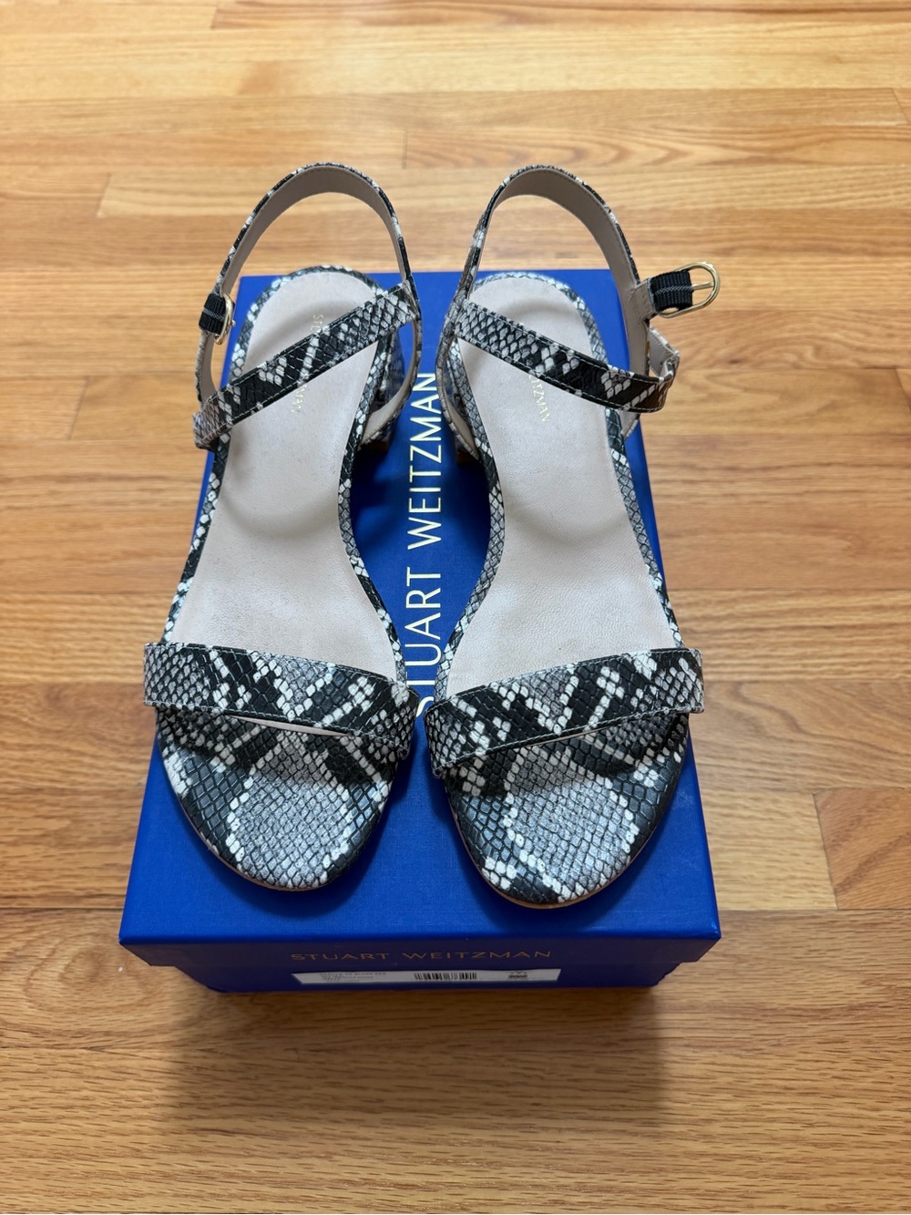 Stuart Weitzman Black & White Snake Print Leather Sandals Soze 9.5 -- Almost New